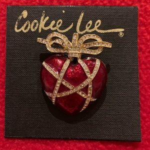 Vintage Cookie Lee Heart pin